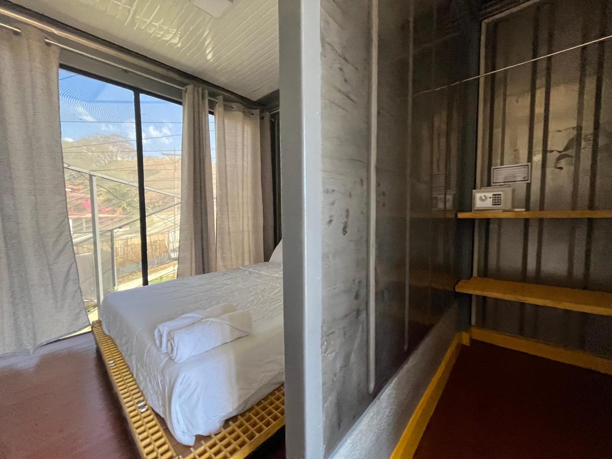 Pupa House - Capsule Hotel - Adults Only 타마린도 외부 사진